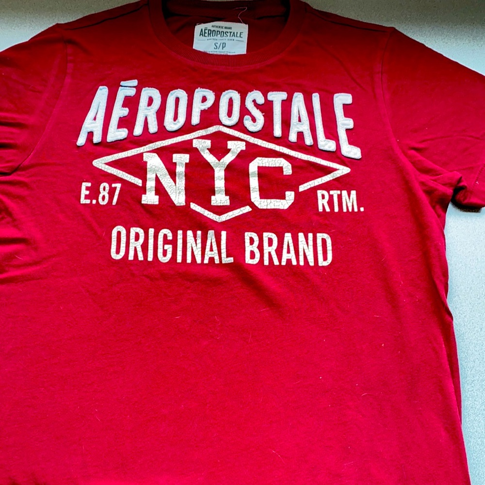 AéRopostale red T-shirt